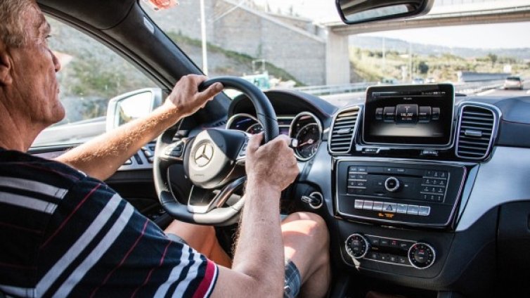 Болярско меле! Шофьори се изпреварваха и биха