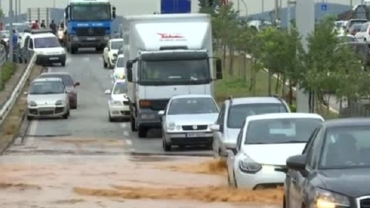 Гърция под вода &ndash; екипи отводняват и помагат
