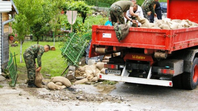 Пожарникарите реагирали на 118 сигнала за ден