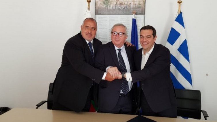 Борисов и Ципрас подписаха пред Юнкер за газовата тръба