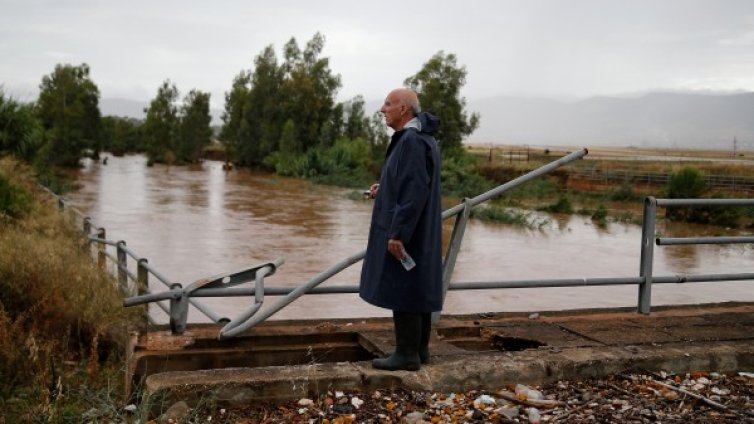 Бурите отнеха живота на поне трима румънци