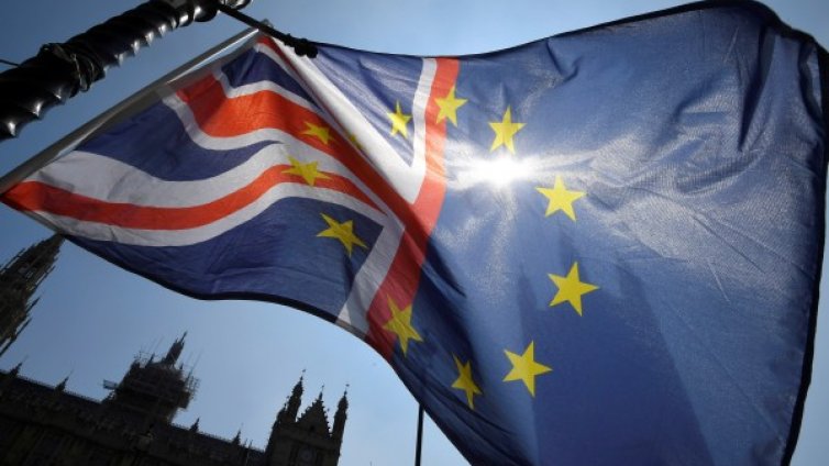 Британски консерватори към Мей: Brexit да е пълен!