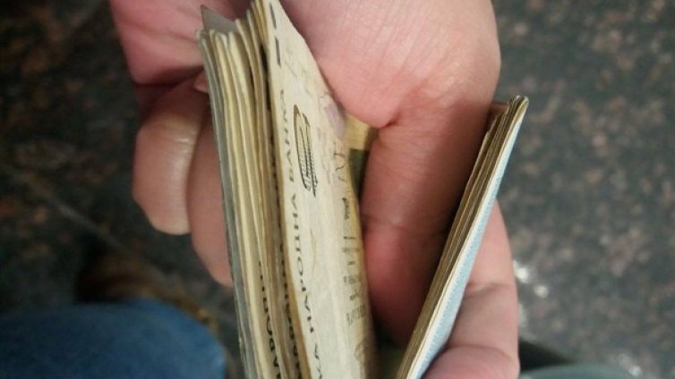 Имали &ndash; дали! НАП погна две дами, пръснали по 1 млн., но без доходи!?