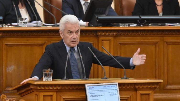 Сидеров за критиките на президента: Търси под вола теле!