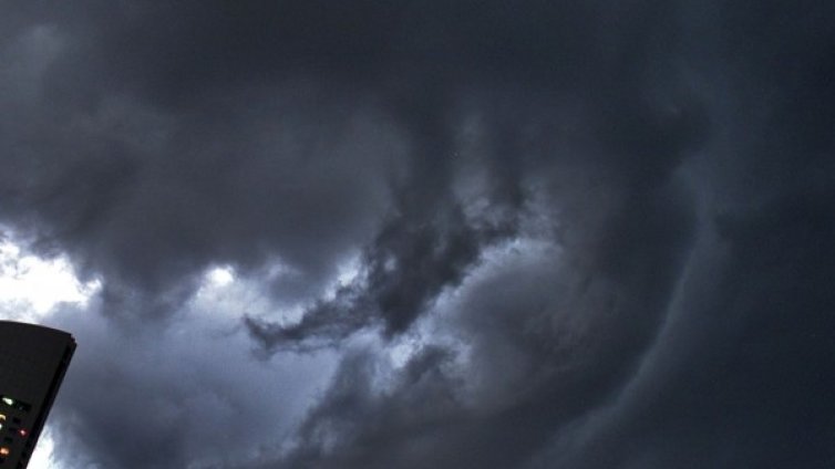 След силна буря и градушка &ndash; сигнали за аварии в София