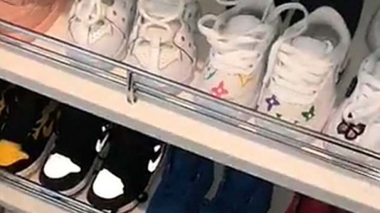 Кайли Дженър глези бебето си с маркови обувки