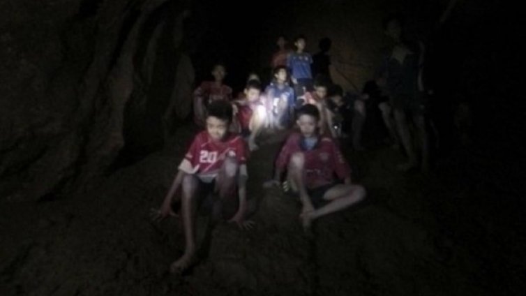 Треньорът на блокираните деца в Тайланд помоли за прошка