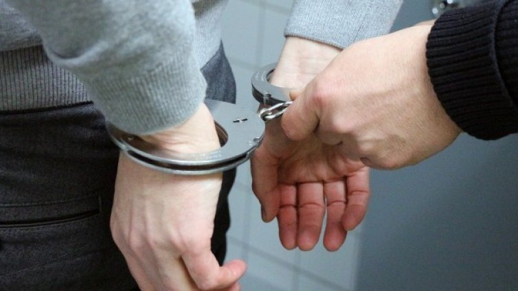 Наркодилър спипан от криминалните в Бургас