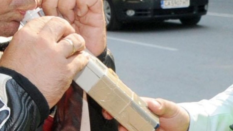 Пиян без книжка подкара кола без номера в Балчик