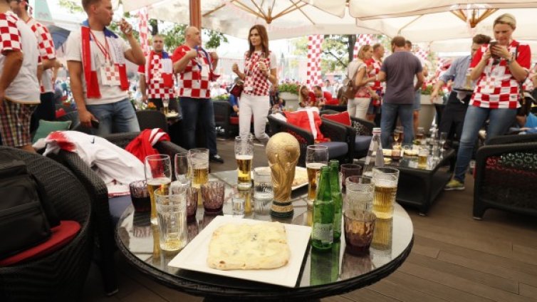 Малките родни кръчми "намазаха" от Световното по футбол