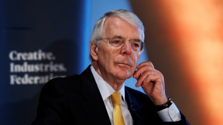 Заради фанатиците по Brexit: Мей може да поиска избори!