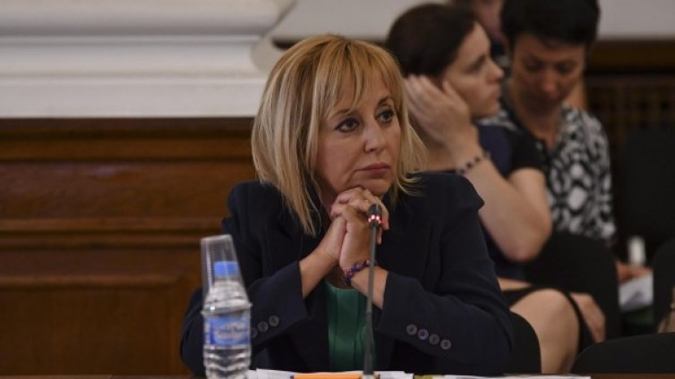 Изгонената Мая Манолова: Опасно е! Какво крият?