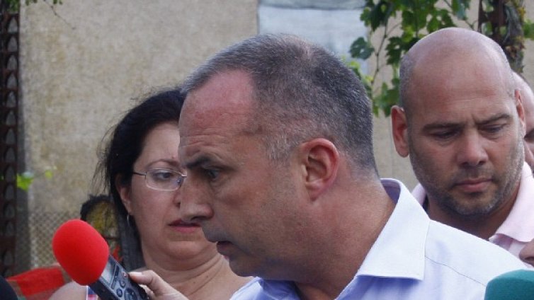 В Болярово отлагат евтаназията, взимат втори проби