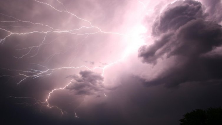 Юлска седмица с дъжд, гръмотевици и градушки... Дори и през уикенда!