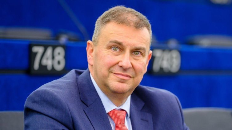 Евродепутатът Емил Радев ще заведе дело: Лъжа е, че Невзоров и баща ми са съдружници