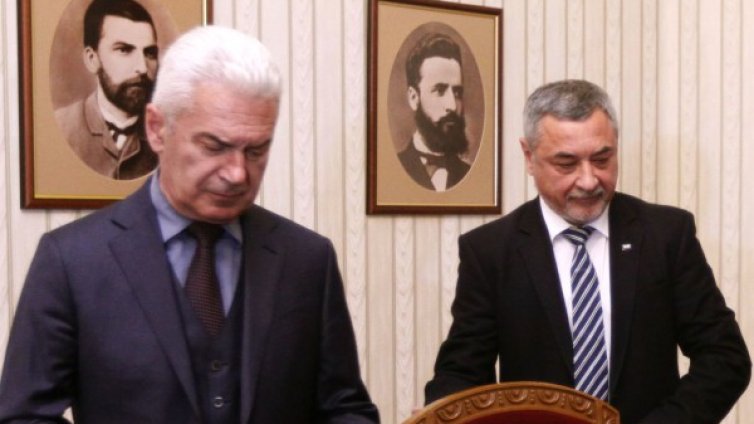 Искри сред патриотите и напрегнато политическо лято 