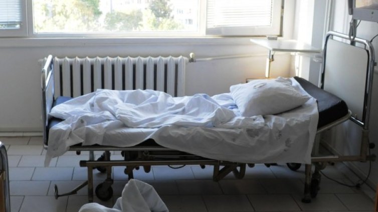 Млад мъж скочил от деветия етаж в Бургас. Жив е!