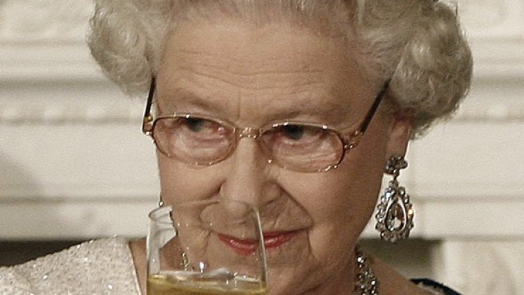 Меню на Елизабет Втора: Без въглехидрати и алангле