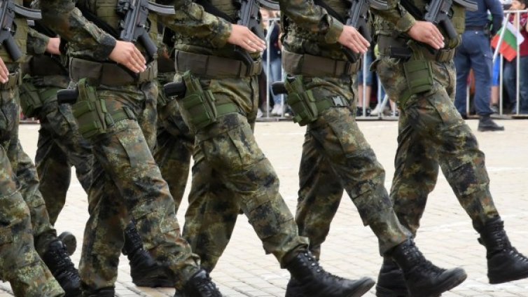 Въпрос на време: Първо доброволна казарма! После - и наборна!