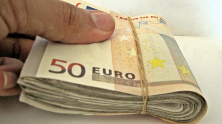 На месец: Митничари хващат контрабандна валута за 400 бона