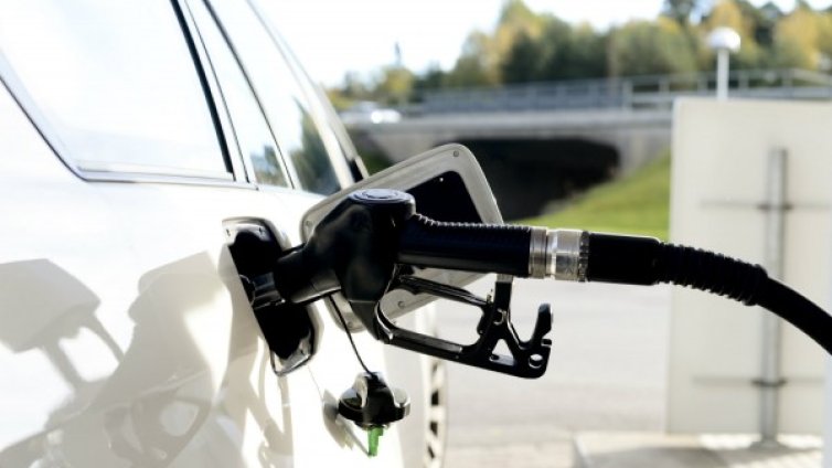 Бензин, дизел... Колко харчим? Колко плащаме? Да посмятаме