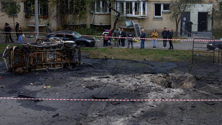 Отново нощна атака с дронове в Украйна, двама са пострадали