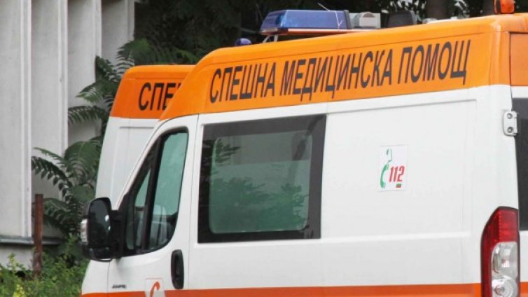 41&deg;, повръщане... гърч на дете. Спешна помощ я няма!