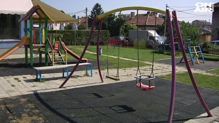 Окаяна детска площадка в "Карпузица" &ndash; ще има ли нова?