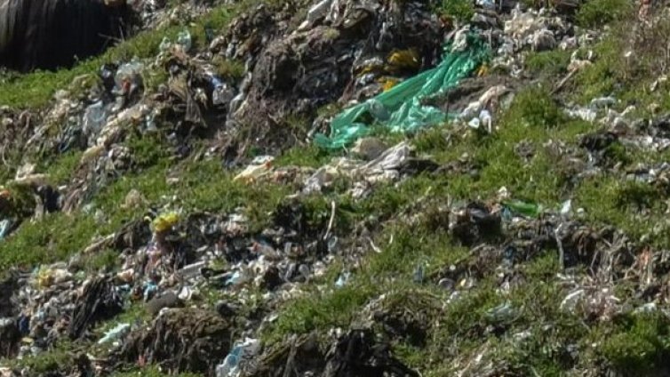 Запали се сметището край Дупница