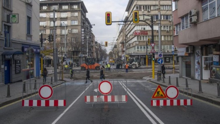 Софиянци, спокойно: Ремонтите не пречат на линейките!