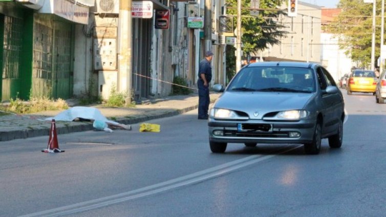 Шокираща гледка: Мъж почина на улицата в Казанлък