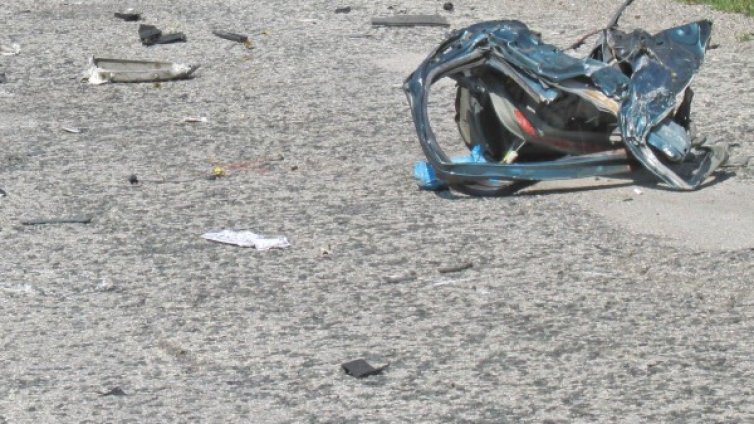 Пиян и дрогиран! Софиянец помете 6 момичета на тротоар в Китен