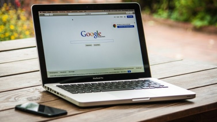 Въпреки цензурата Google се връща в Китай