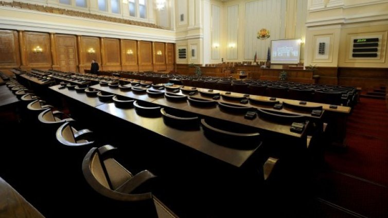 ГЕРБ &ndash; към края си. Но иска ли БСП властта?