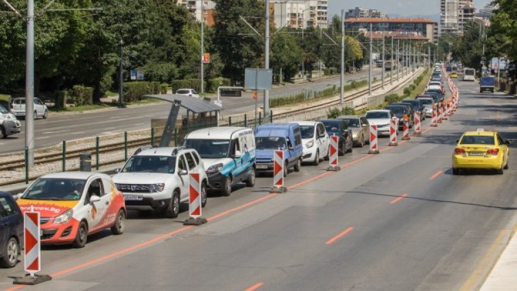 Човек и добре да живее... се връща от морето и виси в задръстване