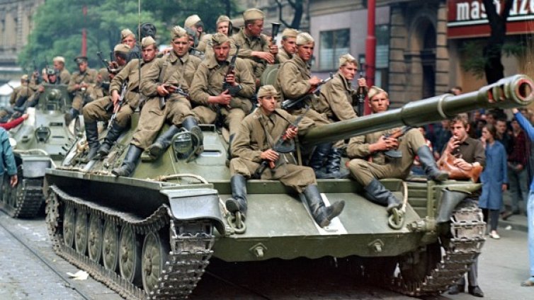 1968: Съветските войски едва не влизат в битка с... филмови статисти