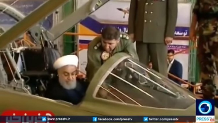 Иран представи първия си боен самолет