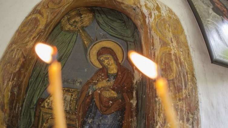 Синодът качи двойно таксите за сватба, кръщене, погребение...