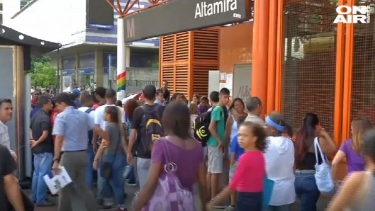 Каракас без ток &ndash; за час, метрото спря, хиляди блокирани
