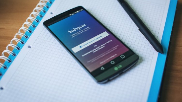 Топ 10: Звездите, които изкарват най-много пари от Instagram