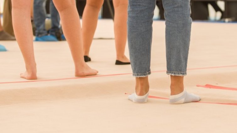 Ленти и бухалки ще летят из зала "Златните момичета"