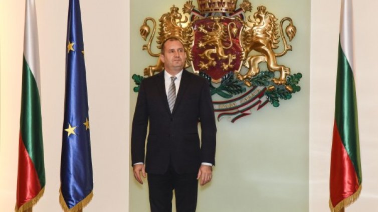 За Румен Радев оставките &ndash; бягство. Не иска нови избори сега! 