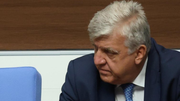 Екоминистърът: Вотовете на недоверие губят ценно време