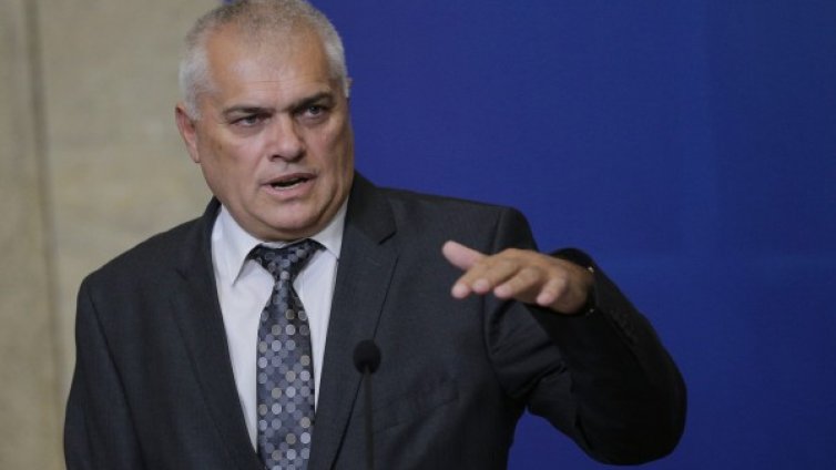 МВР шефът: Има кой да решава за оставката ми – капитанът!
