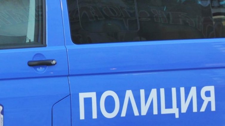 Кървав екшън: Убиха жена, синът й &ndash; в критично състояние