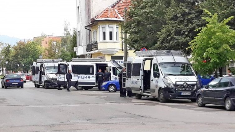Убиецът от Самоков - бивш пожарникар. Оръжието му законно