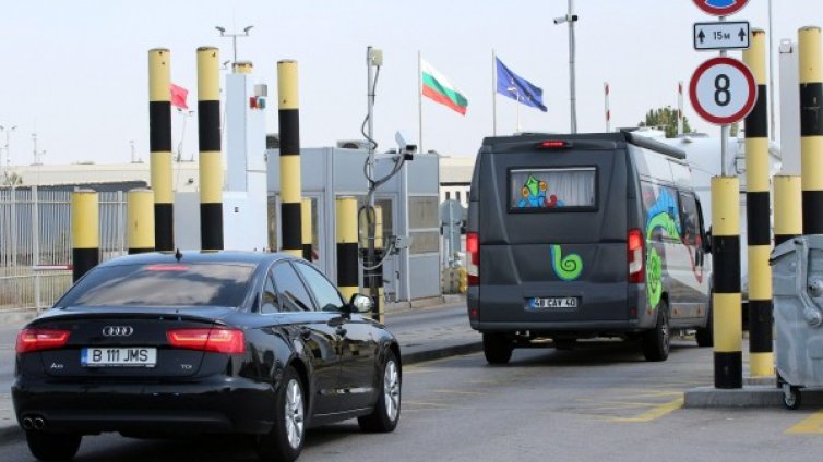 Ние ги хващаме, те... през границата! МВР ще лови бегълци с нови лични карти