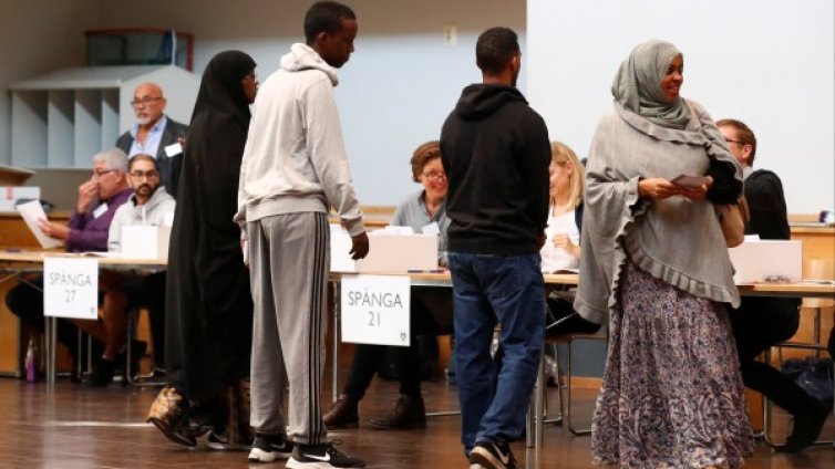 Шведите издържат повече мигранти от европейците