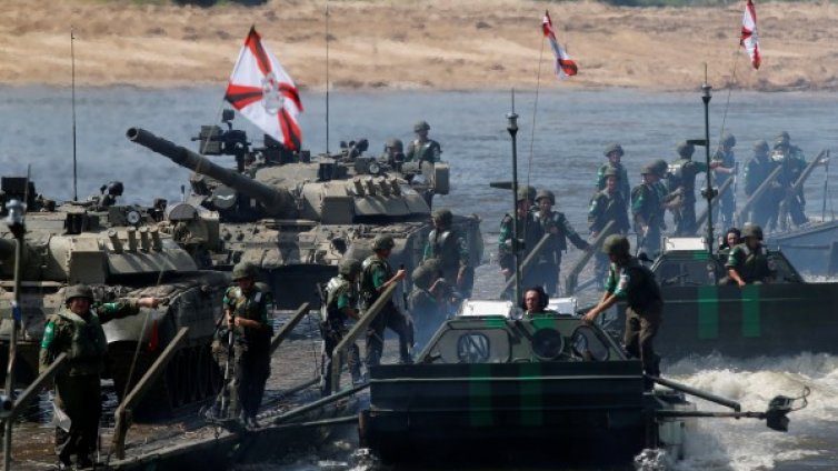 Гигантски маневри: Русия демонстрира голямата си военна мощ