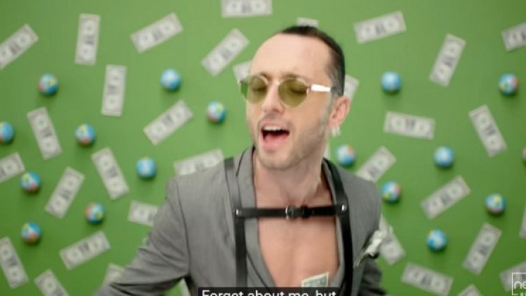 Банкноти от $1... главоболия за турски певец